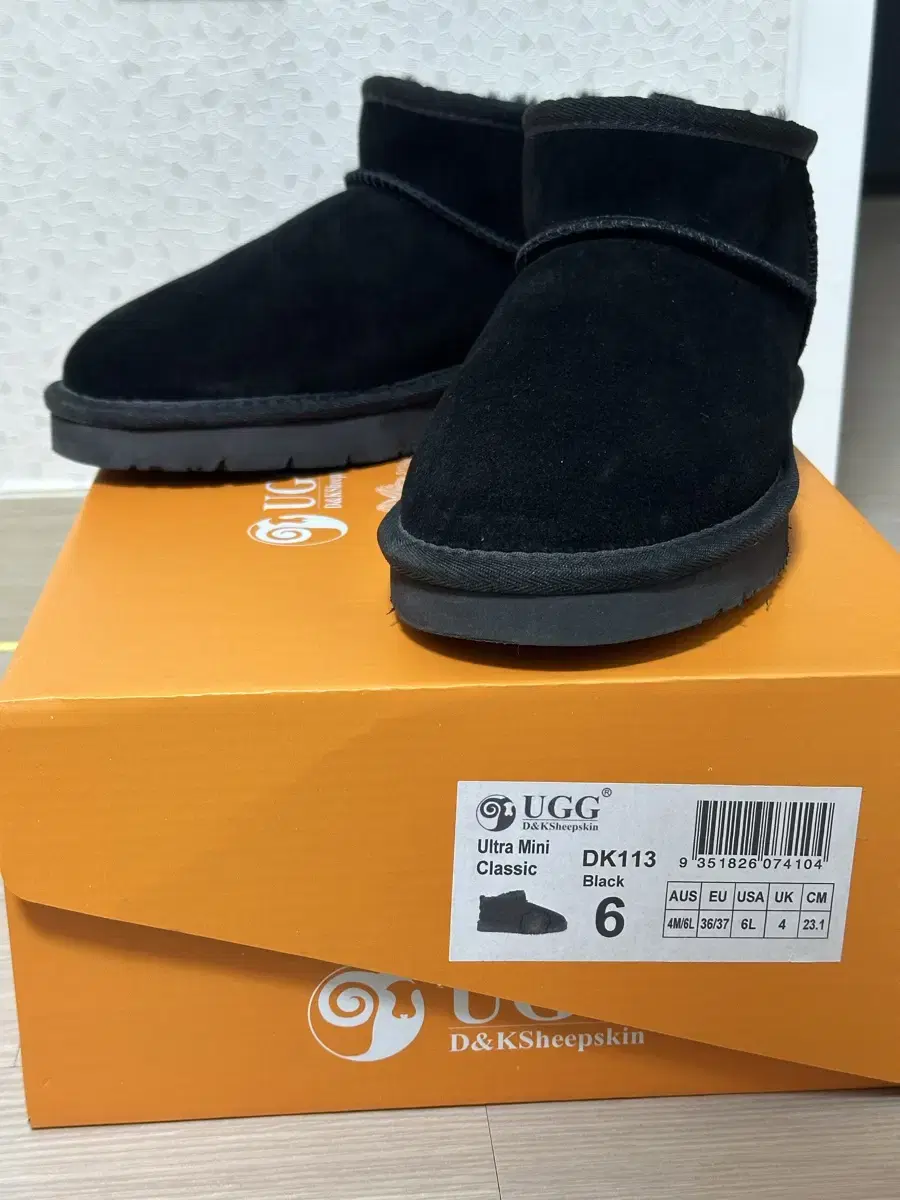 호주 UGG Ultra mini classic 230 새상품